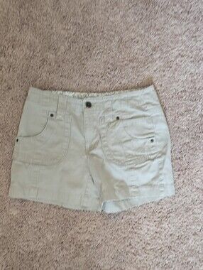 Dressbarn Light Tan Cargo Shorts